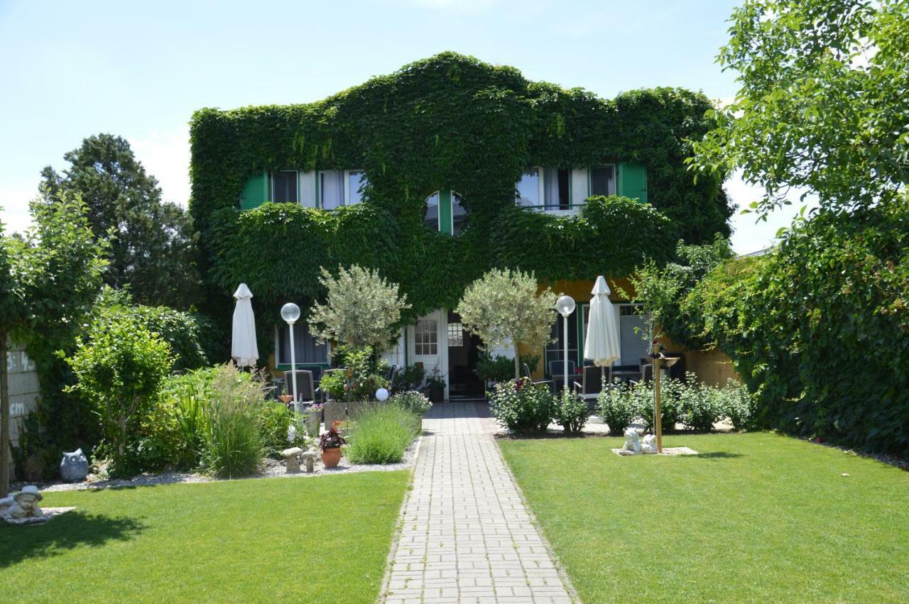 Gaestehaus Schmidt Podersdorf am See Exterior photo